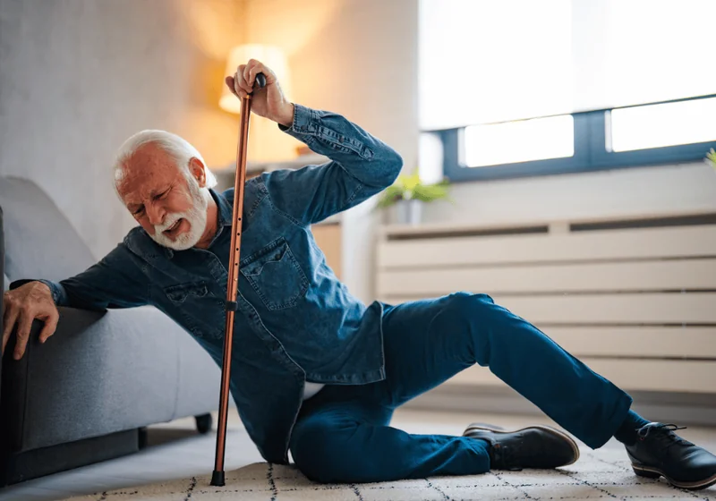 Portada del artículo: Entrenamiento para Prevenir Caídas: Mejora tu Equilibrio y Recupera tu Confianza