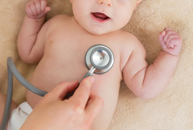 Portada del artículo: Kinesiología Respiratoria Infantil a Domicilio: ¿Cuándo y Por Qué es Necesaria?